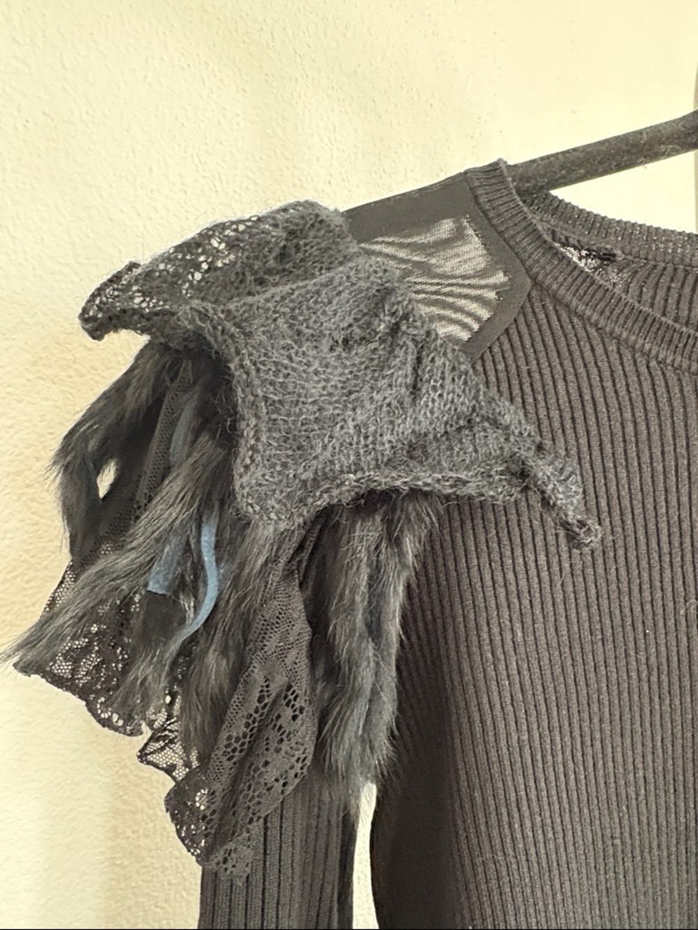 Dolce Cabo Black Sweater with lace and Fur NWT Size M - Picture 3 of 7